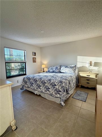 42 Plantation Drive 103, Vero Beach, FL 32966
