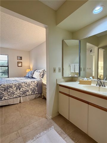42 Plantation Drive 103, Vero Beach, FL 32966