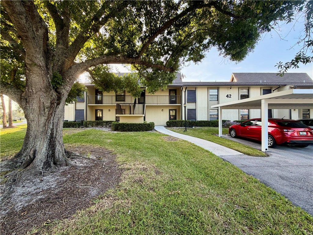 42 Plantation Drive 103, Vero Beach, FL 32966
