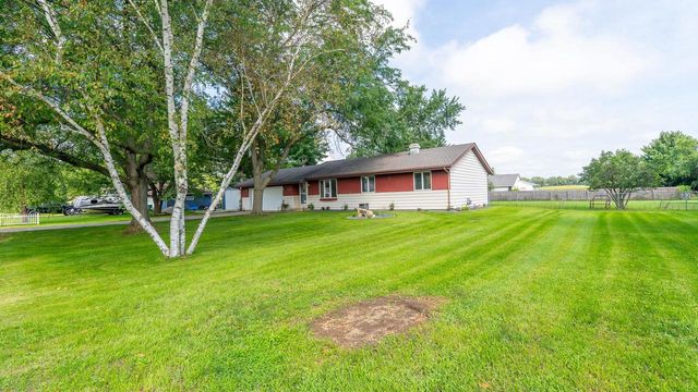 4710 W Greenfield Road, Janesville, WI 53548