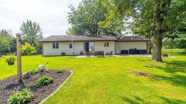 4710 W Greenfield Road, Janesville, WI 53548
