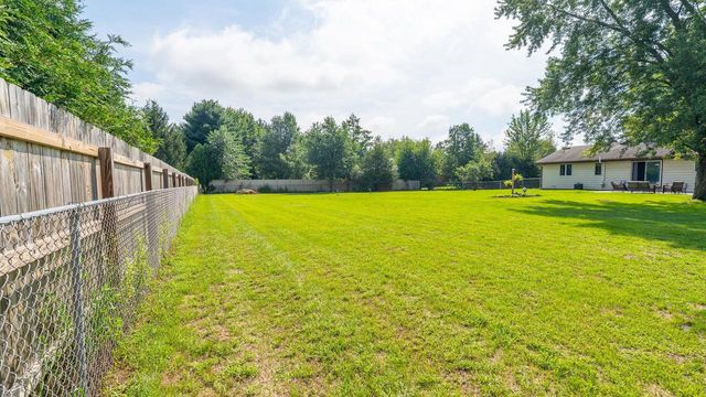 4710 W Greenfield Road, Janesville, WI 53548