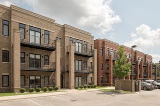 8467 GRAND Avenue 104, River Grove, IL 60171