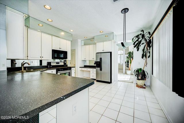 17 Umberland Place, Monroe, NJ 08831