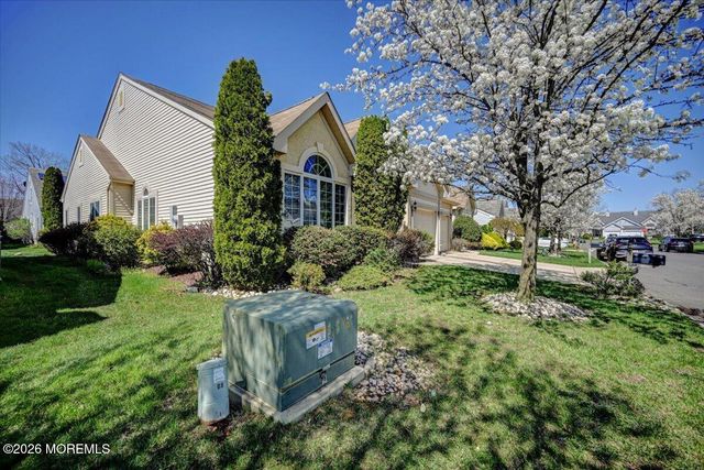 17 Umberland Place, Monroe, NJ 08831