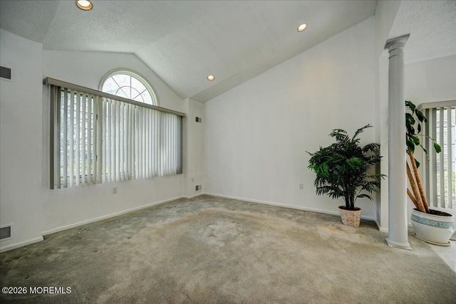 17 Umberland Place, Monroe, NJ 08831