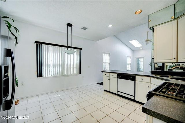 17 Umberland Place, Monroe, NJ 08831