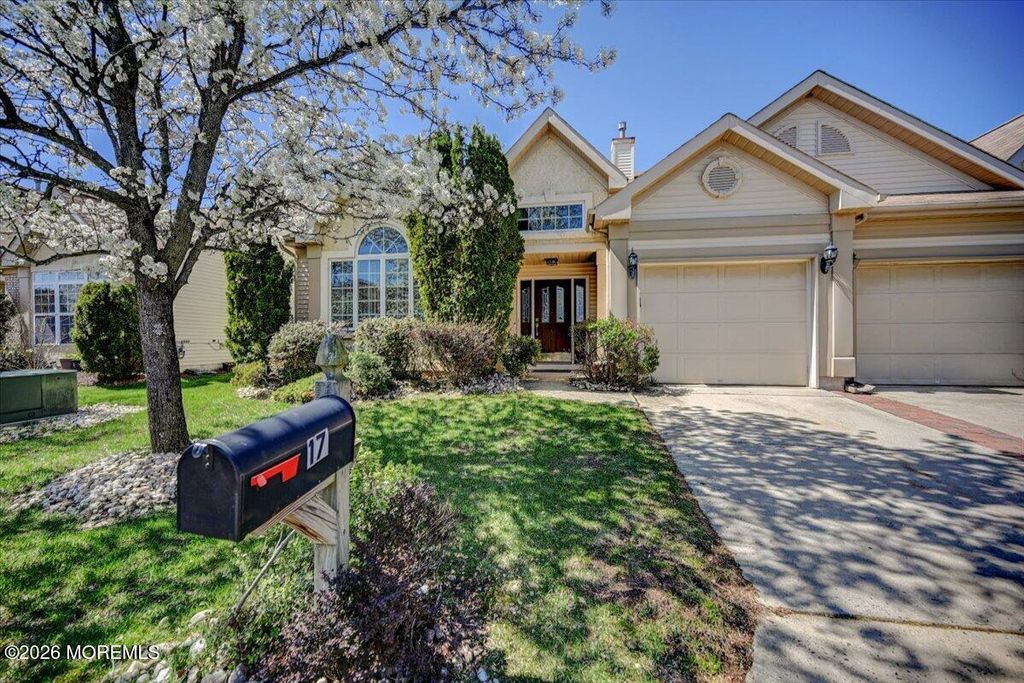 17 Umberland Place, Monroe, NJ 08831