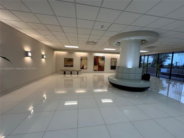 1621 Collins Ave 210, Miami Beach, FL 33139