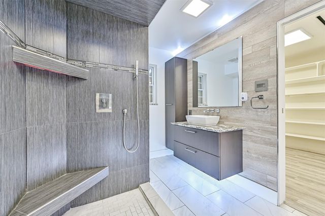 9322 Petersham Drive, Houston, TX 77031