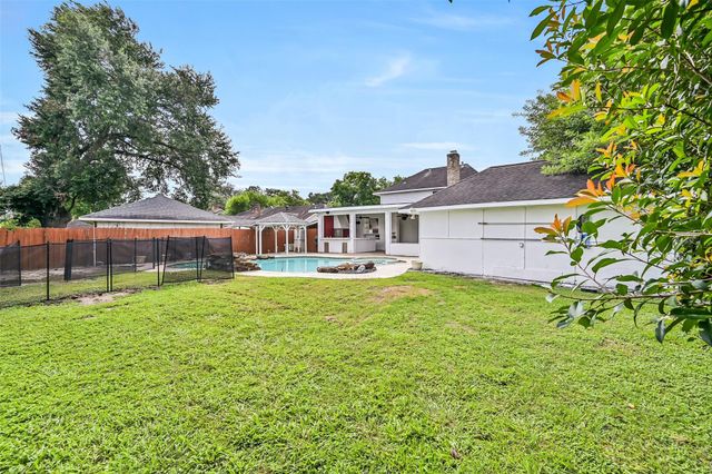 9322 Petersham Drive, Houston, TX 77031