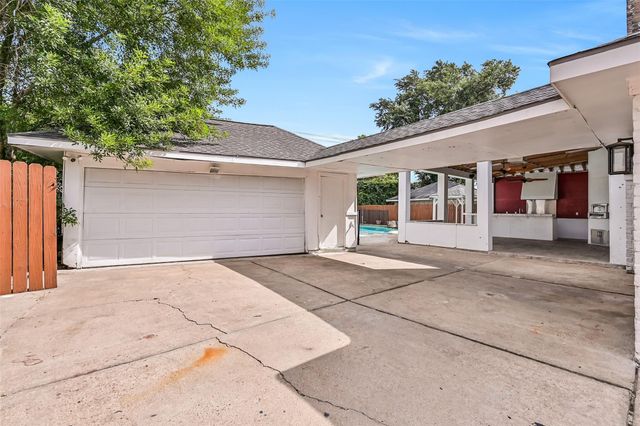 9322 Petersham Drive, Houston, TX 77031