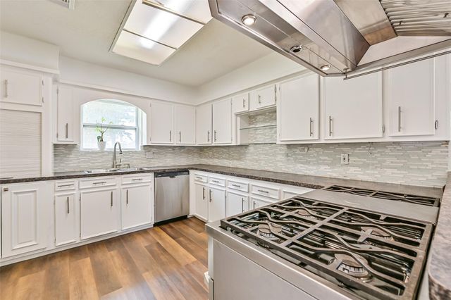 9322 Petersham Drive, Houston, TX 77031