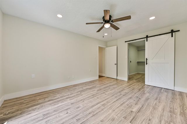 9322 Petersham Drive, Houston, TX 77031