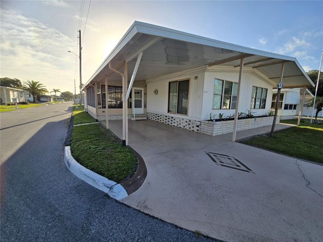 6252 FRIENDSHIP LANE, Zephyrhills, FL 33542