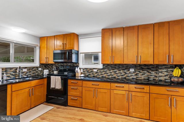 14 E GREEN ST, Shiremanstown, PA 17011
