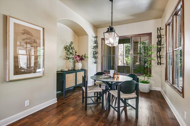 1402 Barclay DR E, Austin, TX 78746
