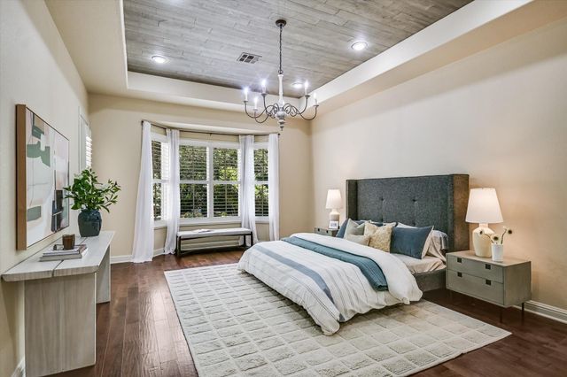 1402 Barclay DR E, Austin, TX 78746