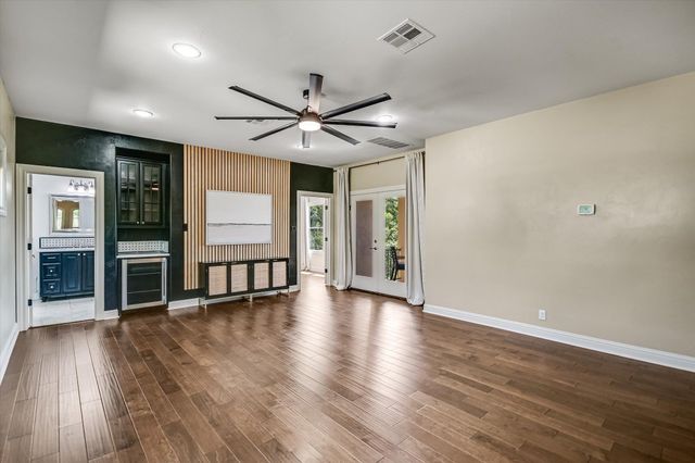 1402 Barclay DR E, Austin, TX 78746