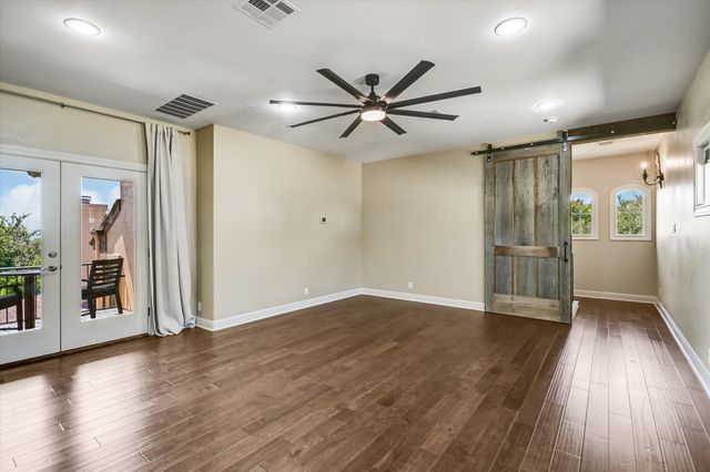 1402 Barclay DR E, Austin, TX 78746