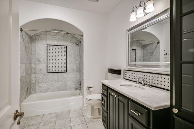 1402 Barclay DR E, Austin, TX 78746