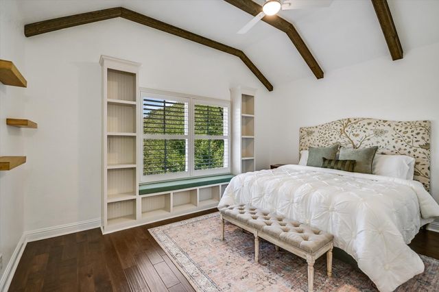 1402 Barclay DR E, Austin, TX 78746
