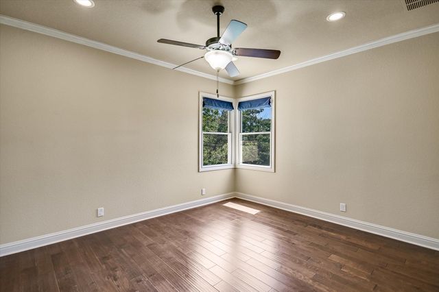 1402 Barclay DR E, Austin, TX 78746