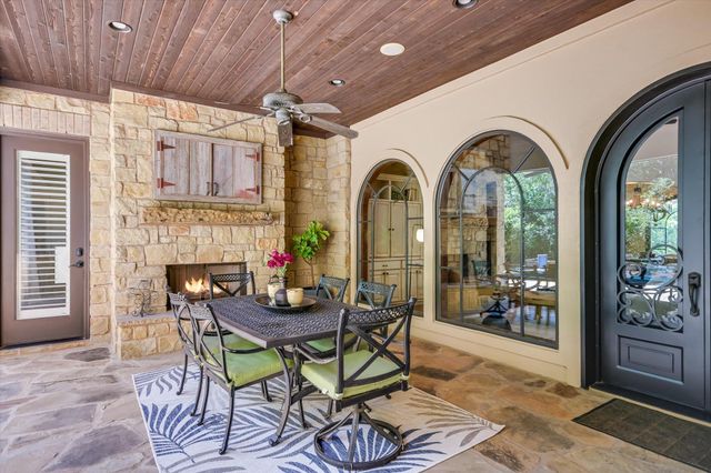 1402 Barclay DR E, Austin, TX 78746