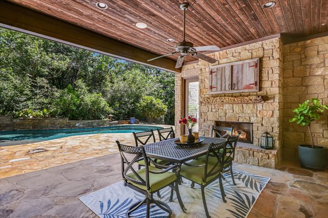 1402 Barclay DR E, Austin, TX 78746