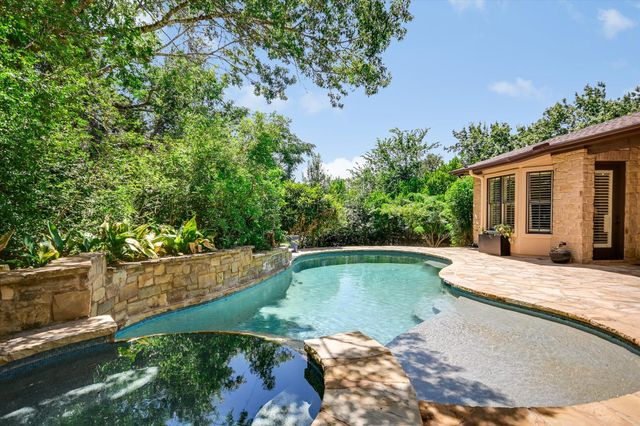 1402 Barclay DR E, Austin, TX 78746