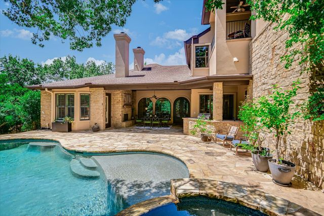 1402 Barclay DR E, Austin, TX 78746