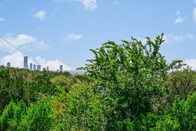 1402 Barclay DR E, Austin, TX 78746