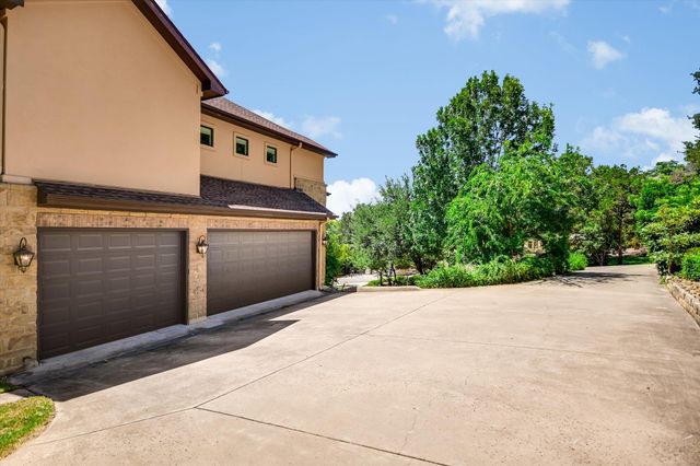 1402 Barclay DR E, Austin, TX 78746
