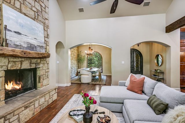 1402 Barclay DR E, Austin, TX 78746