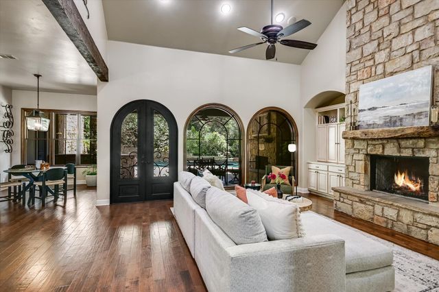 1402 Barclay DR E, Austin, TX 78746