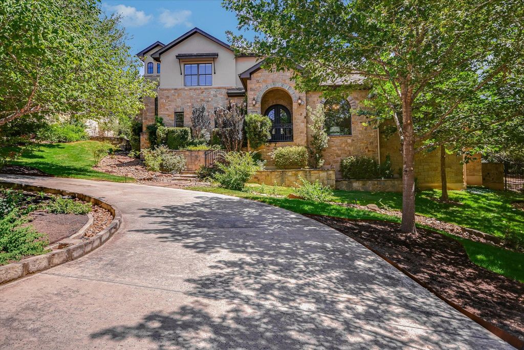 1402 Barclay DR E, Austin, TX 78746