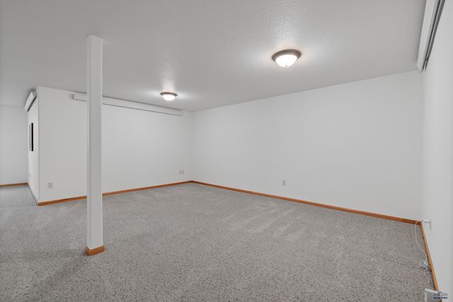 251 DESPERADO LN, Custer, SD 57730