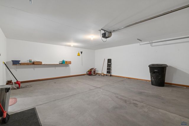 251 DESPERADO LN, Custer, SD 57730