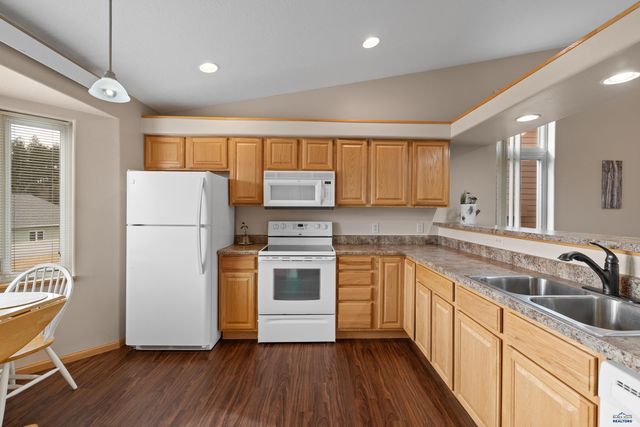 251 DESPERADO LN, Custer, SD 57730