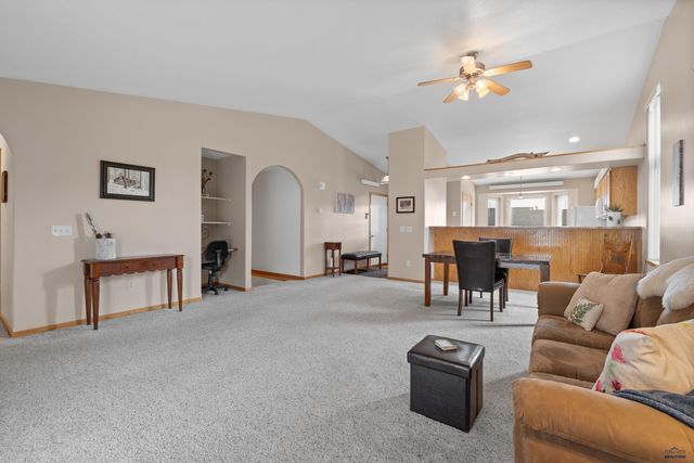 251 DESPERADO LN, Custer, SD 57730