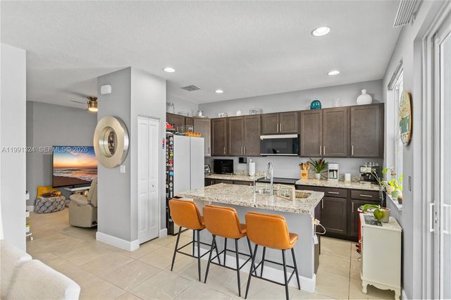 4910 NW 48th Ter, Tamarac, FL 33319