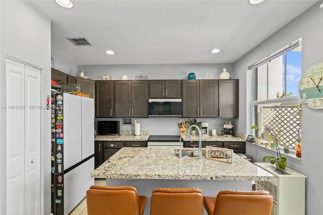 4910 NW 48th Ter, Tamarac, FL 33319