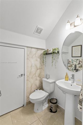 4910 NW 48th Ter, Tamarac, FL 33319