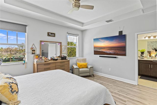 4910 NW 48th Ter, Tamarac, FL 33319