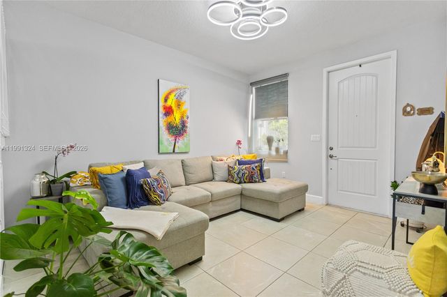 4910 NW 48th Ter, Tamarac, FL 33319