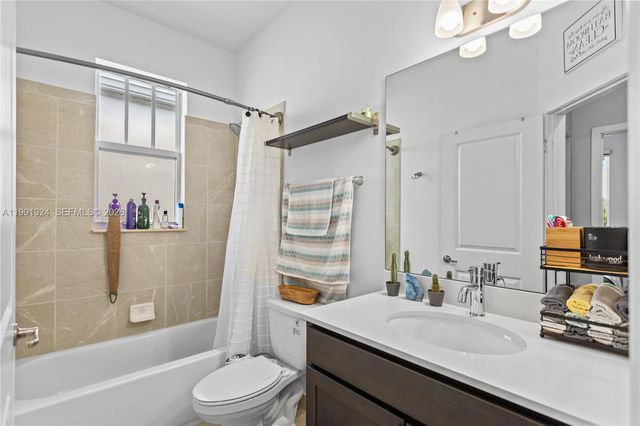 4910 NW 48th Ter, Tamarac, FL 33319