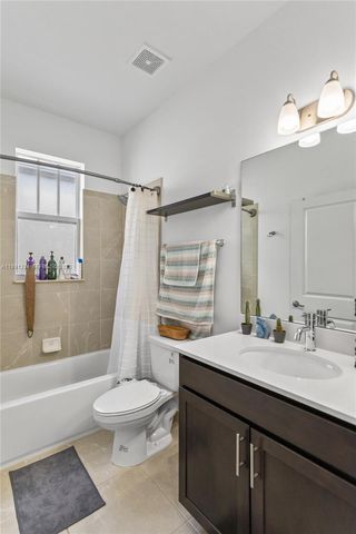 4910 NW 48th Ter, Tamarac, FL 33319