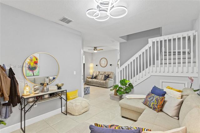 4910 NW 48th Ter, Tamarac, FL 33319