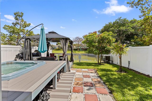 4910 NW 48th Ter, Tamarac, FL 33319