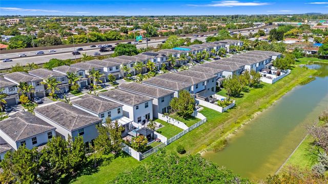 4910 NW 48th Ter, Tamarac, FL 33319